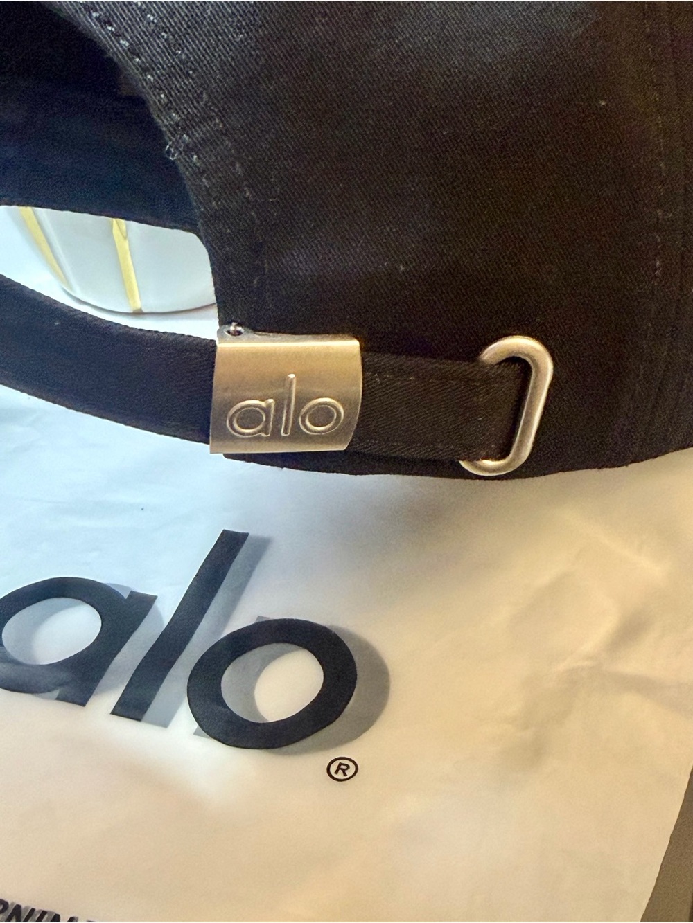 ALO Yoga Off Duty Black Cap - Picture 10 of 16
